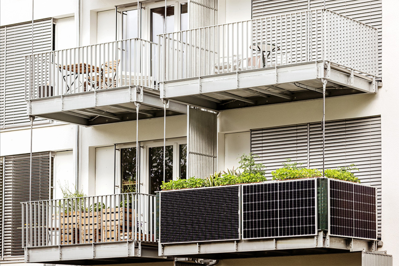 Balkon&shy;kraftwerk bei Elektrotechnik Georg Jakob GmbH in Bessenbach